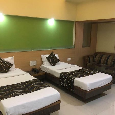 Hotel Poonam Rāipur Exterior foto