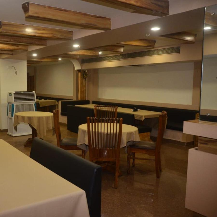 Hotel Poonam Rāipur Exterior foto