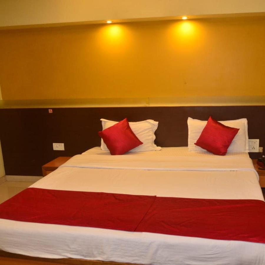 Hotel Poonam Rāipur Exterior foto
