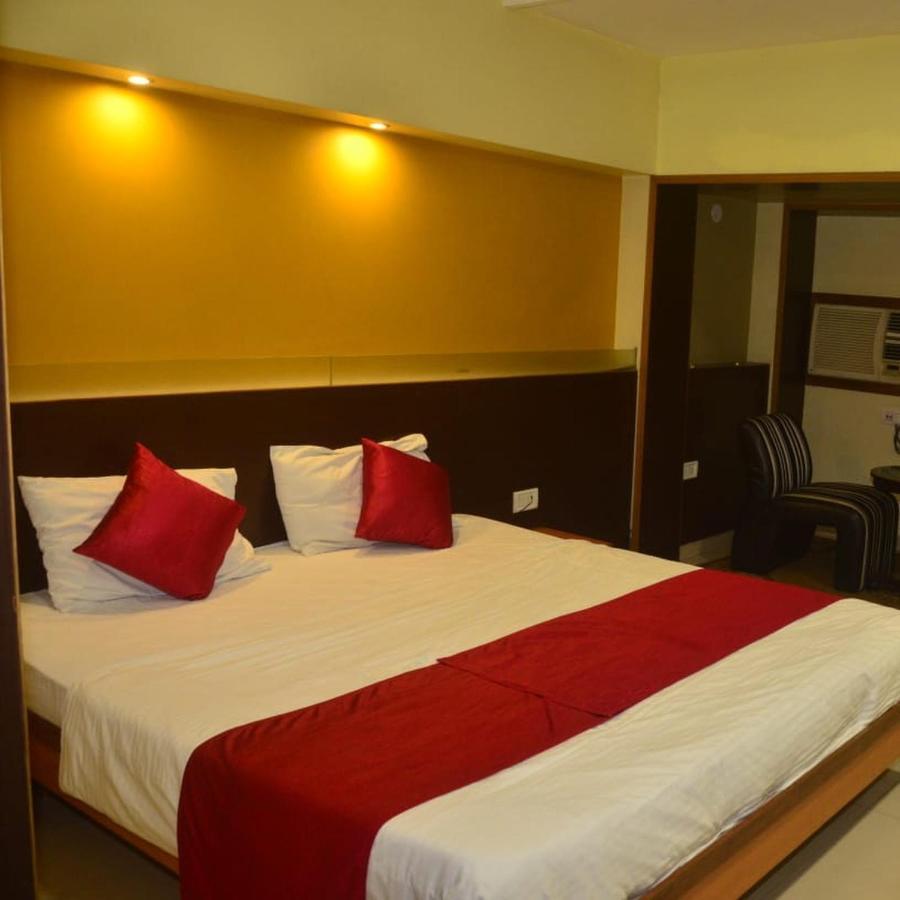 Hotel Poonam Rāipur Exterior foto