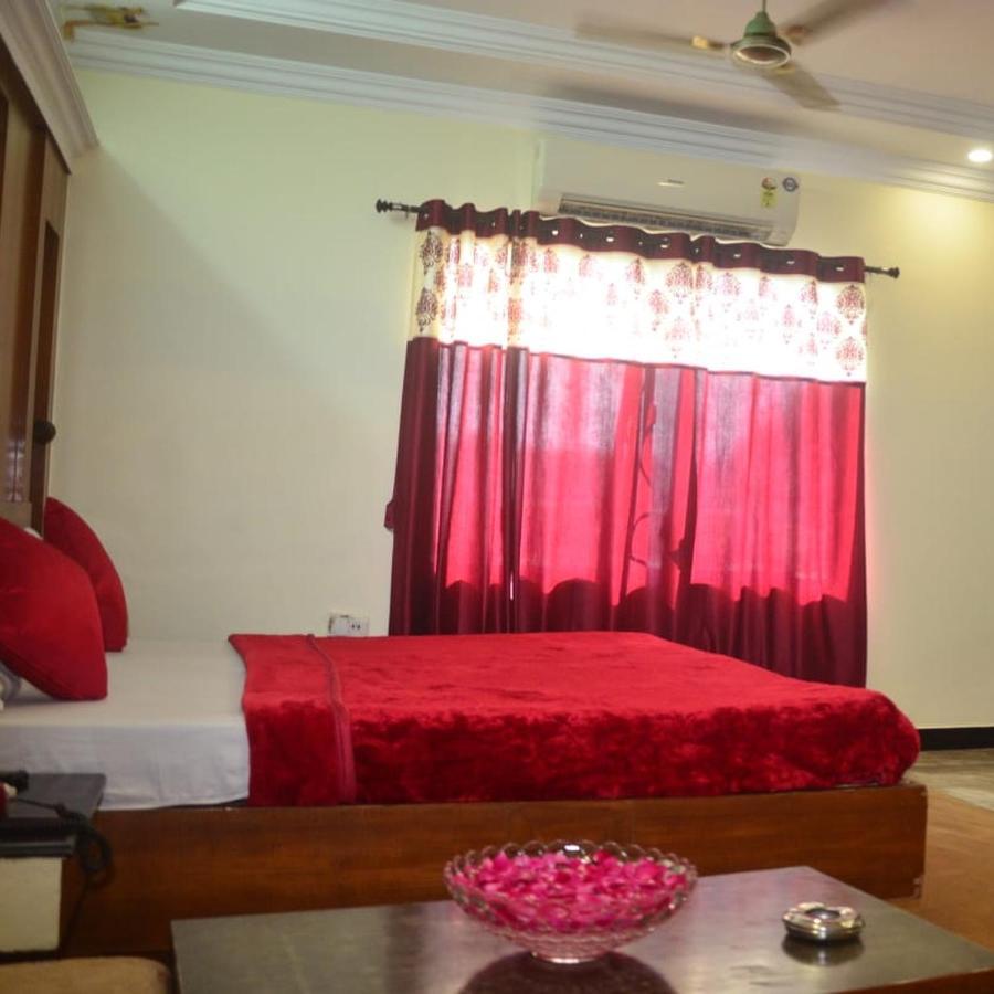 Hotel Poonam Rāipur Exterior foto