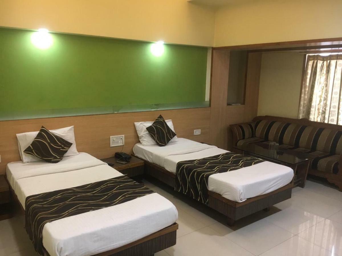 Hotel Poonam Rāipur Exterior foto